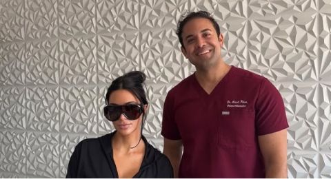 كيم كارداشيان تكشف عن تجربتها في علاج آلامها بالخلايا الجذعية