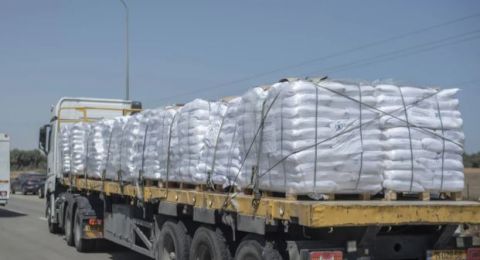 300 شاحنة في اليوم ... آلية لاستئناف إدخال البضائع إلى غزة عبر التجار