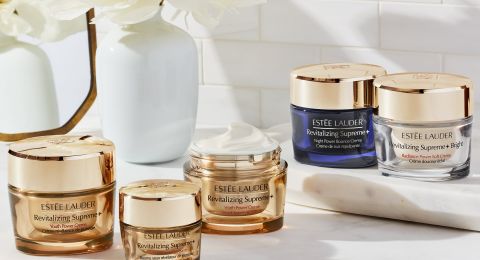 ماركة التجميل والعناية استي لاودر توسّع مجموعة Revitalizing Supreme+ وتطلق الكريم الجديد Bright Radiance Power Soft Crème