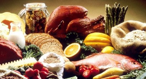 العوامل الغذائية وتأثيرها في تقلبات المزاج بعد الأكل