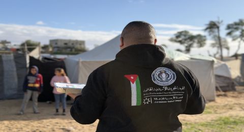 الحملة الأردنية تواصل دعمها الغذائي للعائلات النازحة في شمال وجنوب قطاع غزة