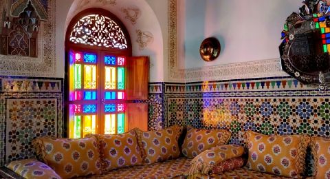 كيف تعدين ديكورات مغربية مودرن وأنيقة للمجلس في منزلك؟