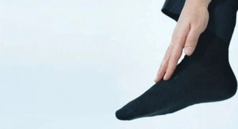 هل يجوز المسح على الشراب الرقيق عند الوضوء؟.. أمين الفتوى يجيب