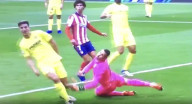 بالفيديو: في لقطة طريفة.. سواريز يطالب بضربة جزاء بعد لمس حارس فياريال الكرة بيده