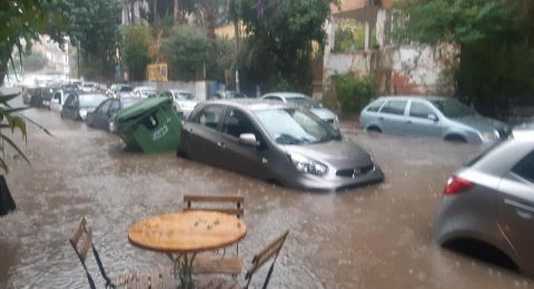 مباشر من حيفا سيول وفيضانات في حيفا تشل حركة السكان 