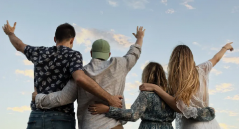 أبراج تجمعها الصداقة مع برج الدلو