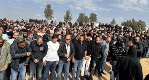 المئات من اهالي رهط يشاركون في تشييع جثمان حمزة الزيادنة