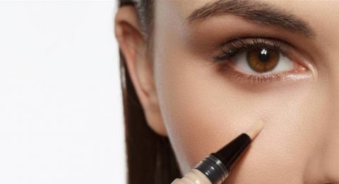 لبشرة متالقة.. نصائح لاختيار لون الكونسيلر الصحيح