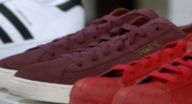 فيديو - للرجال.. الوردي والأحمر موضة الأحذية لهذا العام