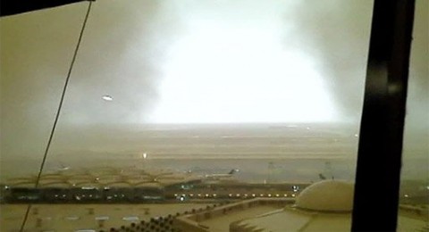 العاصفه الرمليه ( الحمراء ) التي ضربت الرياض العاصفه الرمليه ( الحمراء ) التي ضربت الرياض