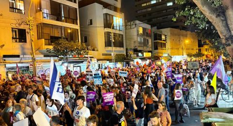 الآلاف في تل أبيب يطالبون بوقف الحرب وعقد صفقة بشكل فوري
