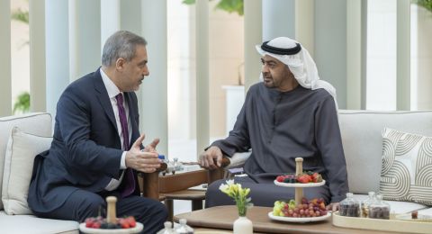 رئيس الإمارات يبحث تطورات المنطقة مع وزير الخارجية التركي في أبوظبي