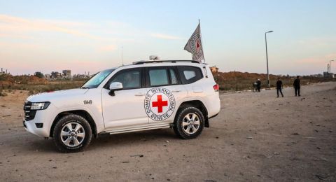 الصليب الأحمر: مستعدون للوساطة في عودة الرهائن الإسرائيليين والسجناء الفلسطينيين