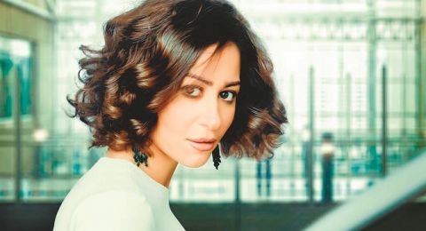 منة شلبي تشعل مواقع التواصل بعد صفعة طريفة في عرض 