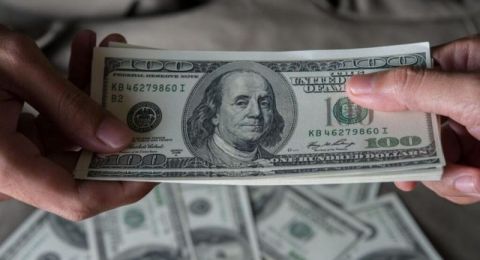 تراجع الدولار إلى أدنى مستوى منذ ثلاث سنوات مع تصاعد التفاؤل بإنهاء الحرب