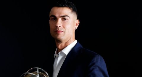 رونالدو ينال جائزة استثنائية من الاتحاد البرتغالي ويتحدث عن الاعتزال