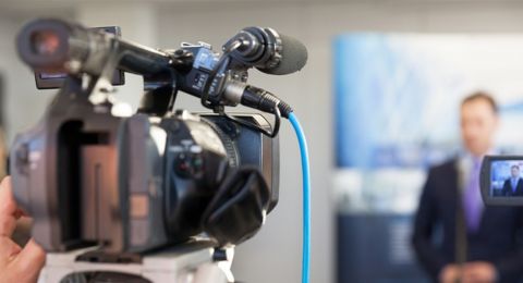 حصل على 22 مليون دولار.. تصريحات نارية لإعلامي شهير