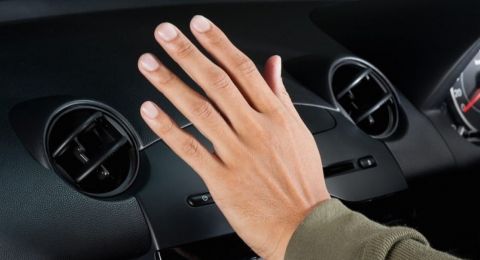 في مكيف السيارة.. كيف تمنع رائحة العفن؟