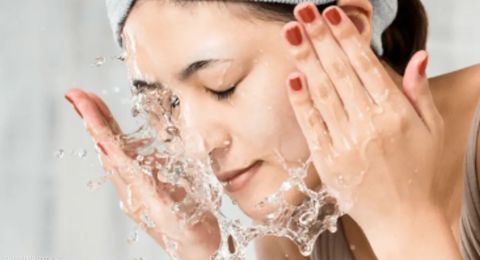 مخاطر غير متوقعة.. ماذا يحدث لبشرتك إذا لم تغسل وجهك ليلا؟