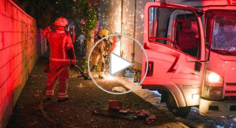 اشكلون: إصابة ٣ أشخاص وأضرار لسيارات جراء سقوط صاروخ الليلة الماضية.