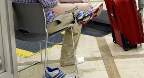 مطارات الولايات المتحدة تتخلى عن سياسة خلع الأحذية