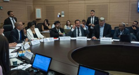 تقرير: نصف المراهقين اليهود يعبّرون عن كراهية تجاه العرب وثلثهم يؤيد إقصاءهم من الفضاء العام