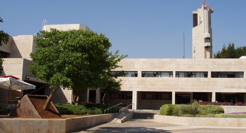 الاعتداء على الطالبة نور شربجي في القدس: عنف جسدي وعنصري في وضح النهار