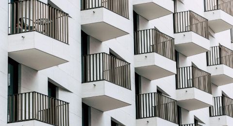 أزمة في سوق الإيجارات بإسرائيل: انخفاض العرض وارتفاع الأسعار