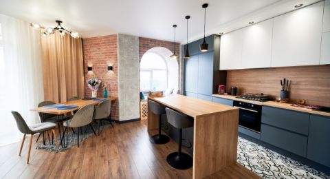 لماذا لا يزال أسلوب الديكور الصناعي رائجاً في المنزل في 2025؟