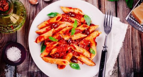 مكرونة بيني بالخضار وصوص الطماطم المشوي