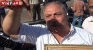 مصري يحتفظ بـ مصري يحتفظ بـ