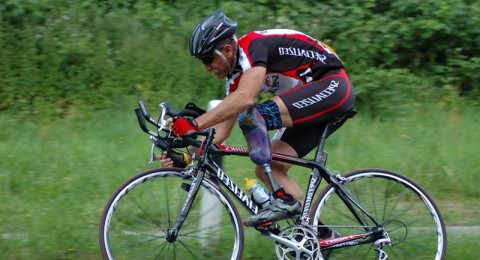 الدراجة بدون خوذة معناه المخاطرة بالأرواح