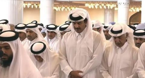 تشييع ضحايا الهجوم الإسرائيلي على الدوحة بحضور أمير قطر