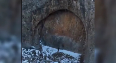 باب غامض محفور في صخور كازاخستان يثير جدلاً عالمياً