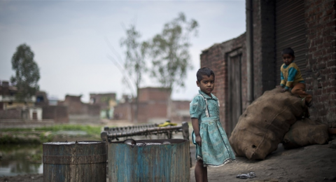 الفقراء.. الأكثر تضرراً من تراجع المساعدات الصحية الدولية