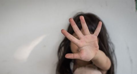 من بينهم ابنته... اعتقال رجل اغتصب أكثر من 10 أطفال