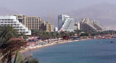 اتهام مدير فندق كبير في إيلات بأعمال منافية للآداب والتحرش – المتهم ينفي ويزعم: 