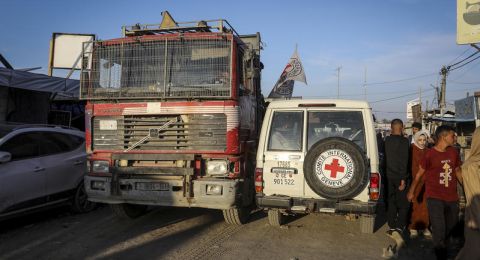 غزة تفنّد تصريحات المبعوث الأمريكي بشأن شاحنات المساعدات وتتهم إسرائيل بخنق اقتصادي متعمد