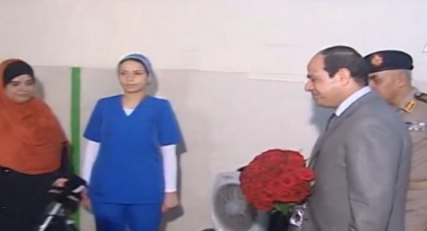 عاجل وانفراد _ السيسي يزور ضحية التحرش في التحرير ويعتذر لها. عاجل وانفراد _ السيسي يزور ضحية التحرش في التحرير ويعتذر لها.