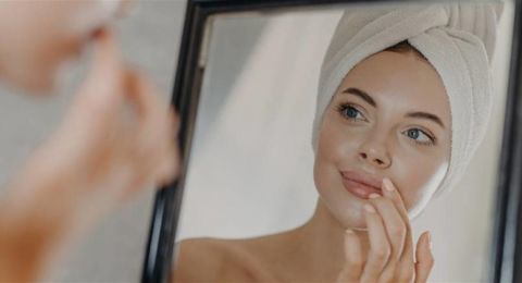 مكونات تُملّس تجاعيد الشفاه.. تعرفي اليها