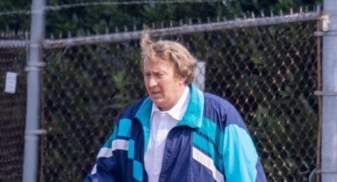 نيكولاس كيج يثير الجدل بإطلالة تشبه هاني رمزي: 