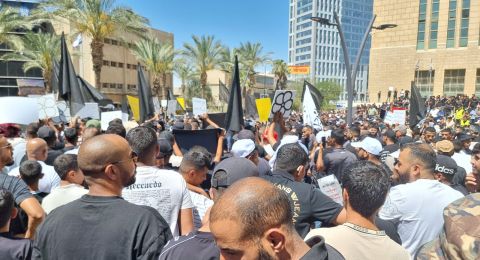 الآلاف يشاركون في مظاهرة 