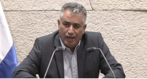 النائب يوسف العطاونة يستجوب وزير الصحة حول تأخّر تشغيل العيادات المتنقلة في القرى مسلوبة الاعتراف