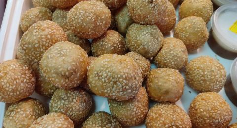 كرات الجبنة بالسمسم