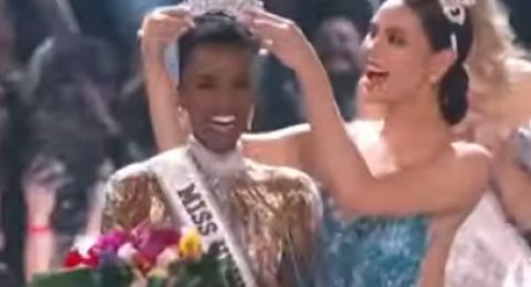 حسناء جنوب إفريقيا تفوز بمسابقة ملكة جمال الكون