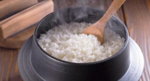 خلصي الأرز من سمومه قبل طبخه.. بهذه الطريقة