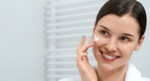 كيف تحصلين على بشرة خالية من العيوب في يوم الحب؟