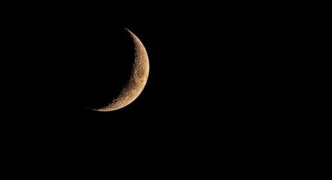 مركز الفلك الدولي يحدد بداية شهر رمضان في معظم العالم الإسلامي
