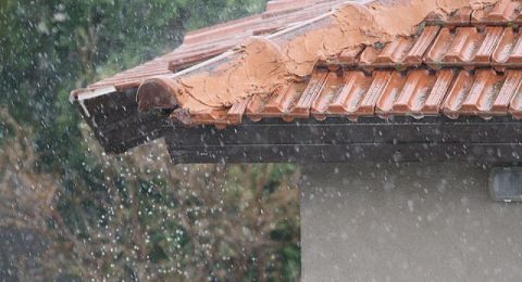 حالة الطقس:  انخفاض على درجات الحرارة وسقوط زخات متفرقة من الامطار