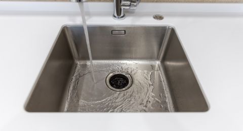 كيفية إزالة الخدوش من حوض المطبخ؟ إليك الخطوات لتسهيل المهمة